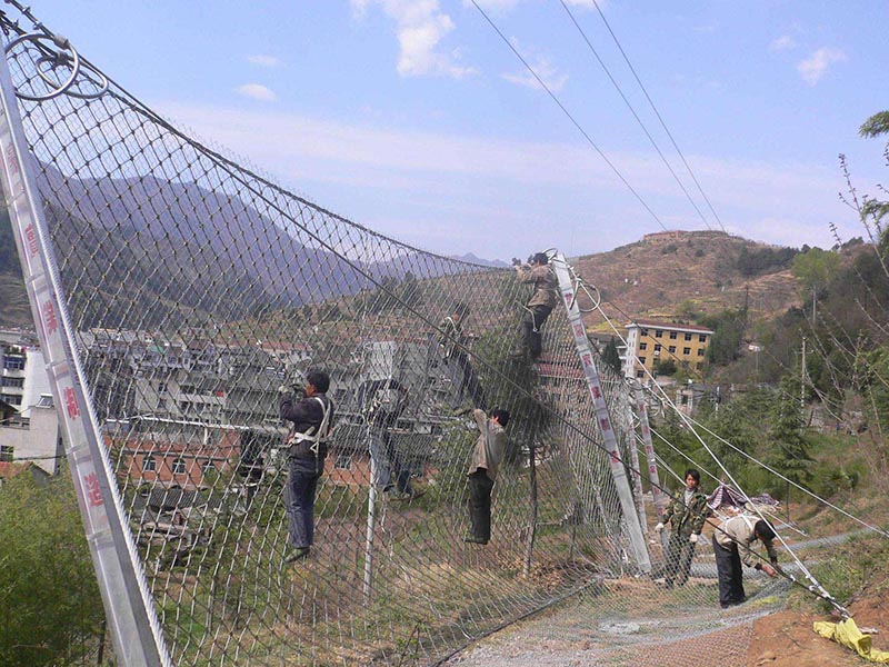 被動(dòng)防護(hù)網(wǎng)圖片